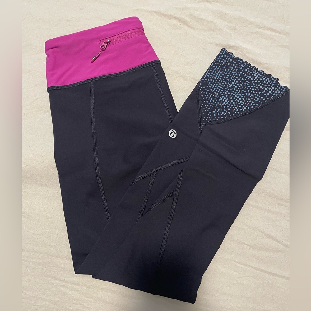 Cropped Navy Blue Reflective Lululemon Leggings, Size 6